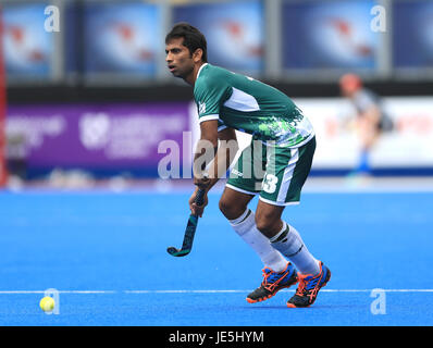 Niwaz du Pakistan Ashfaq lors de la Ligue mondiale de hockey hommes match à Lee Valley Hockey Centre, Londres. Banque D'Images