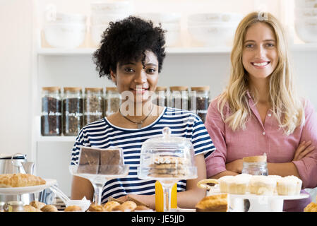 Les propriétaires de café, portrait Banque D'Images