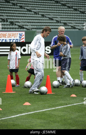 DAVID BECKHAM & ENFANTS LE DAVID BECKHAM ACADEMY HOME DEPOT CENTER CARSON LOS ANGELES USA 02 Juin 2005 Banque D'Images