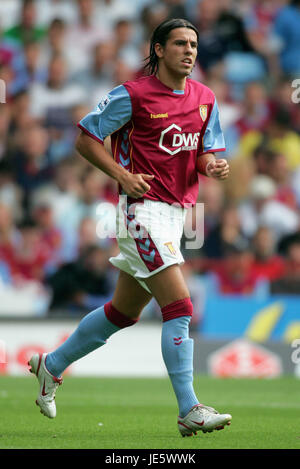 MILAN BAROS VILLA ASTON VILLA FC PARK BIRMINGHAM ENGLAND 27 Août 2005 Banque D'Images