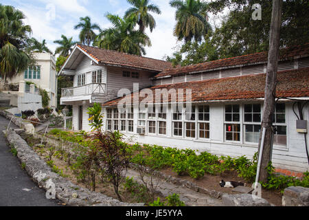 La Havane, Cuba - février 2,2017 : Finca Vigia où Ernest Hemingway a vécu de 1939 à 1960.De l'arrière de la véranda et une tour adjacente a Banque D'Images