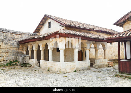 La grande synagogue (Karaite Kenesa) - maison de prière karaïte, construit en 14 siècle dans chufut-excrг ville, Crimée Banque D'Images