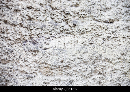 Mur blanchi à la chaux avec de riches et diverses textures. Banque D'Images