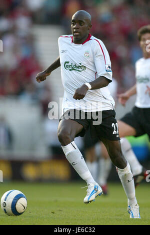 MOMO SISSOKO LIVERPOOL FC STADE RIVERSIDE MIDDLESBROUGH le 13 août 2005 Banque D'Images