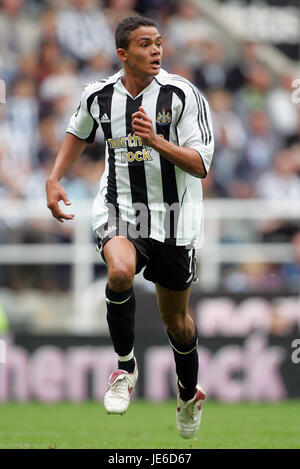 JERMAINE STAND NEWCASTLE UNITED FC.ST JAMES PARK NEWCASTLE 23 Juillet 2005 Banque D'Images