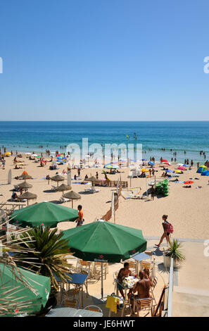 La plage de Carcavelos, près de Lisbonne au Portugal. Banque D'Images