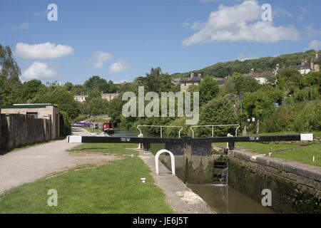 L'une des plus basses baignoire écluses sur le canal Kennet et Avon Banque D'Images