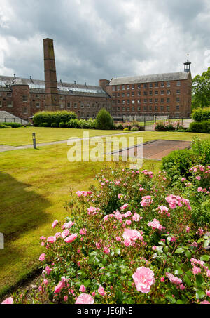 Stanley Mills, Perthshire, en Écosse. De l'eau historique powered by manufacture de coton sur les rives de la rivière Tay. Banque D'Images