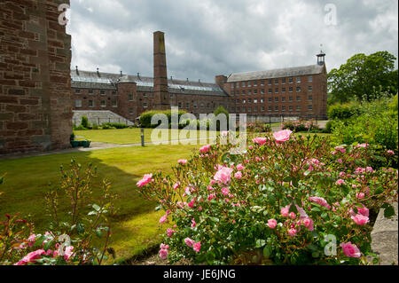 Stanley Mills, Perthshire, en Écosse. De l'eau historique powered by manufacture de coton sur les rives de la rivière Tay. Banque D'Images