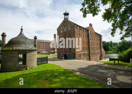 Stanley Mills, Perthshire, en Écosse. De l'eau historique powered by manufacture de coton sur les rives de la rivière Tay. Banque D'Images