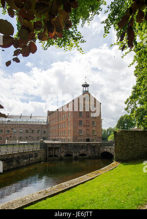 Stanley Mills, Perthshire, en Écosse. De l'eau historique powered by manufacture de coton sur les rives de la rivière Tay. Banque D'Images