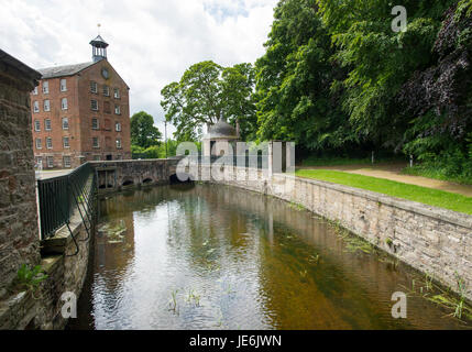 Stanley Mills, Perthshire, en Écosse. De l'eau historique powered by manufacture de coton sur les rives de la rivière Tay. Banque D'Images