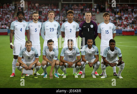 L'Angleterre posent pour une photo de l'équipe au cours de l'UEFA Championnat d'Europe des moins de 21, groupe d'un match à l'Arena, Kolporter Kielce. Banque D'Images