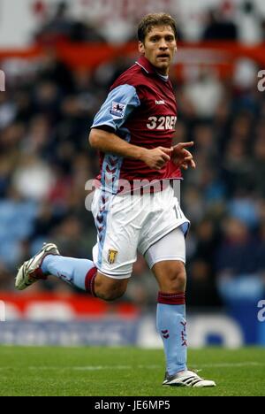 STILIYAN PETROV ASTON VILLA FC VILLA PARK BIRMINGHAM ENGLAND 25 Novembre 2006 Banque D'Images