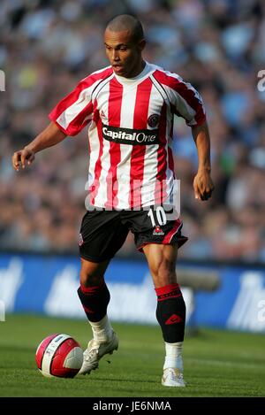 DANNY WEBBER SHEFFIELD UNITED FC CITY OF MANCHESTER STADIUM MANCHESTER EN ANGLETERRE 14 Octobre 2006 Banque D'Images