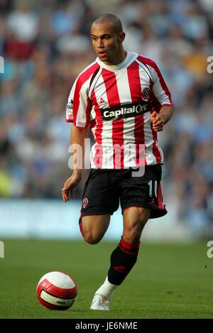 DANNY WEBBER SHEFFIELD UNITED FC CITY OF MANCHESTER STADIUM MANCHESTER EN ANGLETERRE 14 Octobre 2006 Banque D'Images