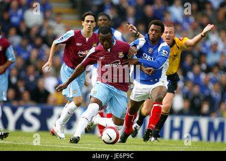Les REO COKER & MANUEL FERNANDES PORTSMOUTH V WEST HAM UTD FRATTON PARK PORTSMOUTH Grande-bretagne 14 Octobre 2006 Banque D'Images