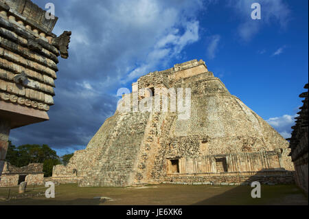 Le Mexique, Yucatan, Uxmal, ruine, site Maya's culture, patrimoine mondial de l'UNESCO, pyramide du magicien, Banque D'Images