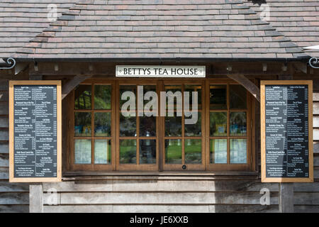 Maison de thé Bettys kiosk en RHS jardins de Harlow Carr, Harrogate, England Banque D'Images