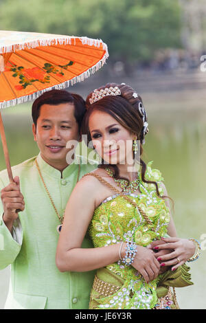 Cambodge, Siem Reap, Angkor Wat, en couple dans un habit de noces, Banque D'Images