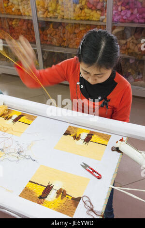 Vietnam, la baie d'Halong, Halong ville, girl, photo, broderie, artisanat, Banque D'Images