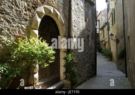 L'Italie, la Toscane, la Maremma, Capalbio, ruelle dans la vieille ville, Banque D'Images