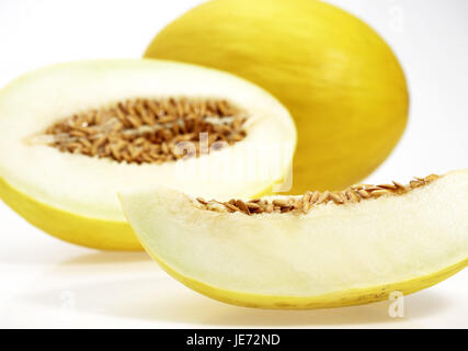Melon canari jaune, jaune aussi melon de miel, Amarillo, Amarillo Tendral, sucre melon, Cucumis Melo, fond blanc, Banque D'Images