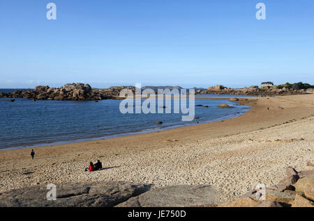 Europe, France, Bretagne, Côte d'amour, la Côte de granit rose, sur la plage, tourisme Banque D'Images