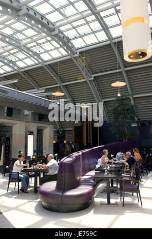 Allemagne, Berlin, restaurant dans le grand magasin Kadewe, Banque D'Images