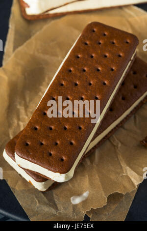 Moelleux au Chocolat et sa glace vanille Dessert Sandwich Banque D'Images