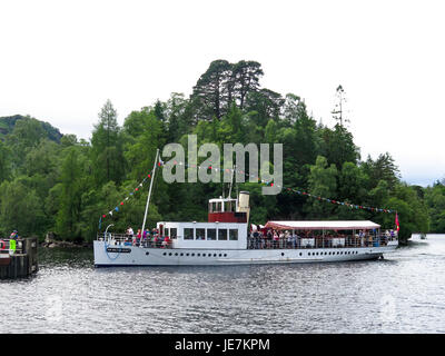 Les bateaux à vapeur sur le Loch Katrine dans les Trossachs Ecosse Banque D'Images