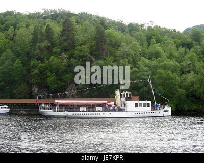 Les bateaux à vapeur sur le Loch Katrine dans les Trossachs Ecosse Banque D'Images