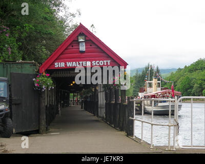 Les bateaux à vapeur sur le Loch Katrine dans les Trossachs Ecosse Banque D'Images