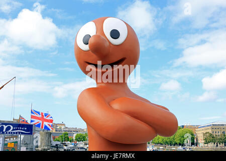 Bristol, Royaume-Uni. 22 Juin, 2017. Une statue de personnage de la mue se trouve à l'extérieur M Shed Museum sur le port de la ville. Morph est apparu pour la première fois à la télévision en 1977 et dans le cadre de son 40e anniversaire, le caractère est utilisé pour lever des fonds pour le grand appel, un organisme de bienfaisance qui soutient l'Hôpital pour enfants de Bristol. Keith Ramsey/Alamy Live News Banque D'Images