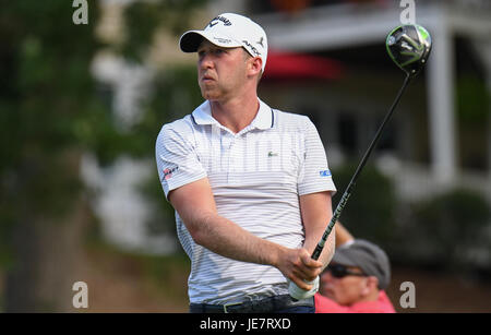 Cromwell CT, USA. 22 Juin, 2017. Daniel Berger suit son coup de départ au 18e trou lors de la première manche du Championnat de Golf de voyageurs à PTC River Highlands à Cromwell, Connecticut. Gregory Vasil/CSM Crédit : Cal Sport Media/Alamy Live News Banque D'Images