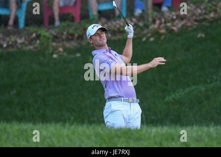 Cromwell CT, USA. 22 Juin, 2017. Wesley Bryan exprime son mécontentement après son coup de départ sur le 15e trou lors de la première manche du Championnat de Golf de voyageurs à PTC River Highlands à Cromwell, Connecticut. Gregory Vasil/CSM Crédit : Cal Sport Media/Alamy Live News Banque D'Images