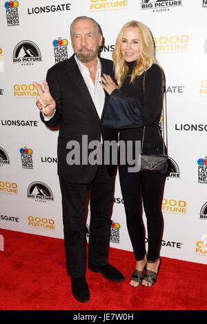 New York, NY, USA. 22 Juin, 2017. John Paul DeJoria, Eloise Broady aux arrivées de bonne fortune Premiere, AMC Loews Lincoln Square, New York, NY 22 juin 2017. Crédit : Jason Smith/Everett Collection/Alamy Live News Banque D'Images
