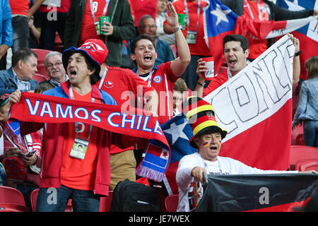 Kazan, Russie. 22 Juin, 2017. Fans cheer pour leur équipe au cours de match du groupe B entre l'Allemagne et le Chili à la Coupe des Confédérations de la FIFA 2017 à Kazan, Russie, le 22 juin 2017. Le match s'est terminé par un nul 1-1. Credit : Bai Xueqi/Xinhua/Alamy Live News Banque D'Images