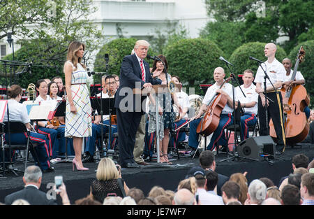 Washington, USA. 22 Juin, 2017. Washington DC, 22 juin 2017, USA : Le président Donald Trump et j'épouse Melania accueillir les membres de la Chambre et du Sénat à la Maison Blanche, Congressiional annuel pique-nique sur la pelouse Sud de la Maison Blanche. Patsy Lynch/Alamy Crédit : Patsy Lynch/Alamy Live News Banque D'Images