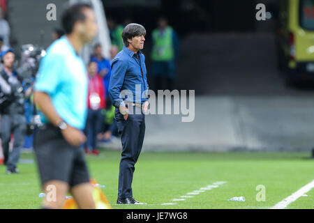 Kazan, Russie. 22 Juin, 2017. Joachim Loew, entraîneur-chef de l'Allemagne ressemble au cours de match du groupe B entre l'Allemagne et le Chili à la Coupe des Confédérations de la FIFA 2017 à Kazan, Russie, le 22 juin 2017. Le match s'est terminé par un nul 1-1. Credit : Bai Xueqi/Xinhua/Alamy Live News Banque D'Images