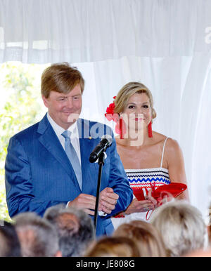 Milan, Italie. 22 Juin, 2017. Le roi Willem-Alexander et La Reine Máxima des Pays-Bas à l'Ambassade des Pays-Bas à Rome, le 22 juin 2017, pour une réunion avec la communauté néerlandaise au 3ème jour de la visite d'État en Italie Photo : Albert Nieboer/Pays-Bas/Point de vue - PAS DE SERVICE DE FIL - Photo : Albert Nieboer/RoyalPress/dpa/Alamy Live News Banque D'Images