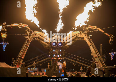 Glastonbury, Somerset, Royaume-Uni. 22 Juin, 2017. La Métamorphose Show à Arcadia - Le festival de Glastonbury en 2017, digne ferme. Glastonbury, le 22 juin 2017 Crédit : Guy Bell/Alamy Live News Banque D'Images