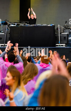 Belfast, Irlande du Nord. 22/06/2017 - DJ Danois Martin Jensen, l'un des meilleurs DJs au monde, joue Belsonic Festival de musique. Banque D'Images