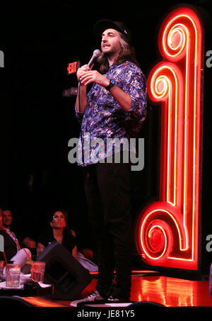 Hollywood, Californie, USA. 22 Juin, 2017. Amir Kamyab, à faire face à l'avant, 3ème conférence annuelle "Rire Il  avant' Spectacle au magasin de la Comédie, en Californie le 22 juin 2017. Credit : Faye Sadou/MediaPunch MediaPunch Crédit : Inc/Alamy Live News Banque D'Images