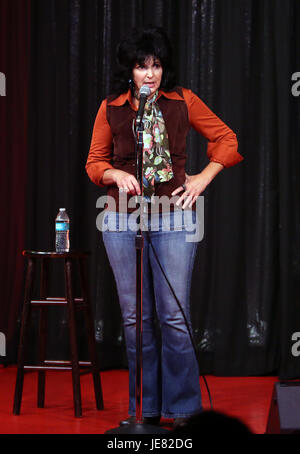 Hollywood, Californie, USA. 22 Juin, 2017. Linda Lovin, à faire face à l'avant, 3ème conférence annuelle "Rire Il  avant' Spectacle au magasin de la Comédie, en Californie le 22 juin 2017. Credit : Faye Sadou/MediaPunch MediaPunch Crédit : Inc/Alamy Live News Banque D'Images