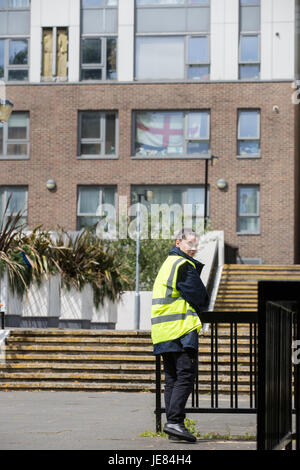 Londres, Royaume-Uni. 23 Juin, 2017. Un bardage a été retiré pour des tests à Dorney Tower sur le Chalcots Estate à Camden, ainsi que des habillages de Taplow Tower, Tour de Burnham et Bray Tower sur le même domaine, à la suite de l'incendie de la tour de Grenfell à North Kensington, où un type semblable de bardage ont été installés lors de travaux de rénovation. Credit : Mark Kerrison/Alamy Live News Banque D'Images