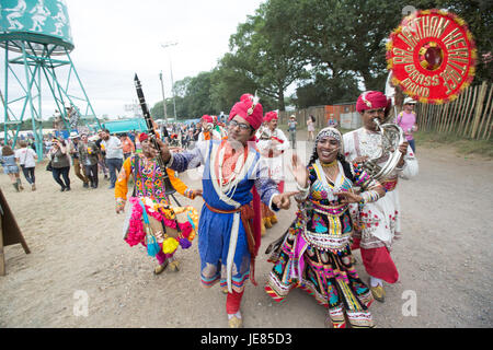 Glastonbury, Royaume-Uni. 23 Juin, 2017. Vues générales sur le jour 1 de la 2017 au festival de Glastonbury digne Farm dans le Somerset. Date de la photo : Vendredi 23 Juin, 2017. Credit : Roger Garfield/Alamy Live News Banque D'Images