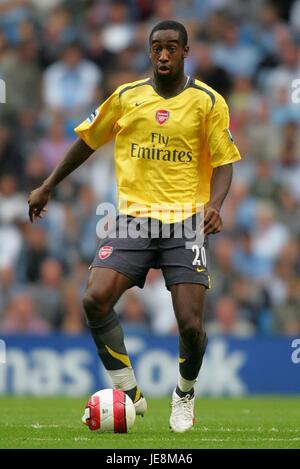 JOHAN DJOUROU ARSENAL FC CITY OF MANCHESTER STADIUM MANCHESTER EN ANGLETERRE 26 Août 2006 Banque D'Images