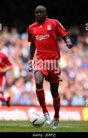 MOMO SISSOKO LIVERPOOL FC MILLENNIUM STADIUM CARDIFF WALES 13 Août 2006 Banque D'Images