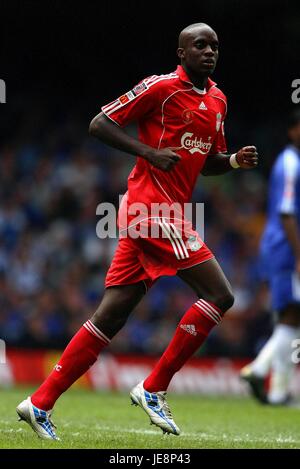 MOMO SISSOKO LIVERPOOL FC MILLENNIUM STADIUM CARDIFF WALES 13 Août 2006 Banque D'Images